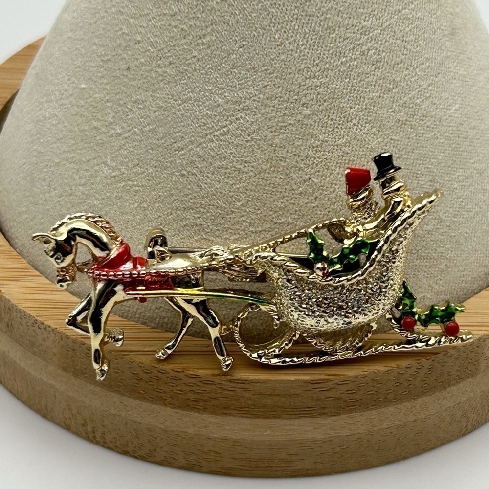 Vintage Gerry's Gold Tone Christmas Sleigh and Horse Brooch